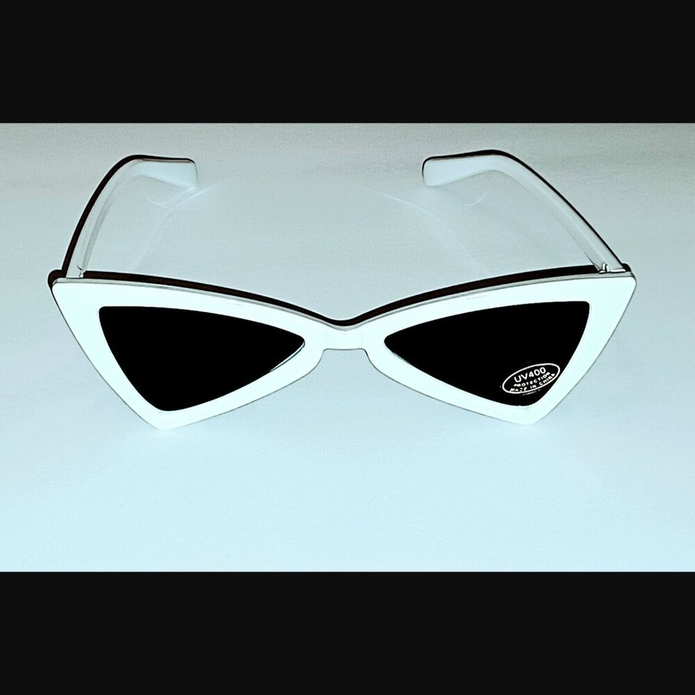 Petals & Peacocks Mod Style White Cat Eye Sunglasses NWOT